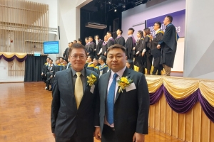 The Leeds Beckett University Graduation Ceremony was held on 25 November 2023. Representatives from HKIIE led by Ir Dr William Ip attended the ceremony and presented the award of achievements to the students.